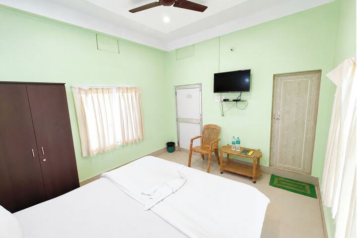 Room 6 of 16