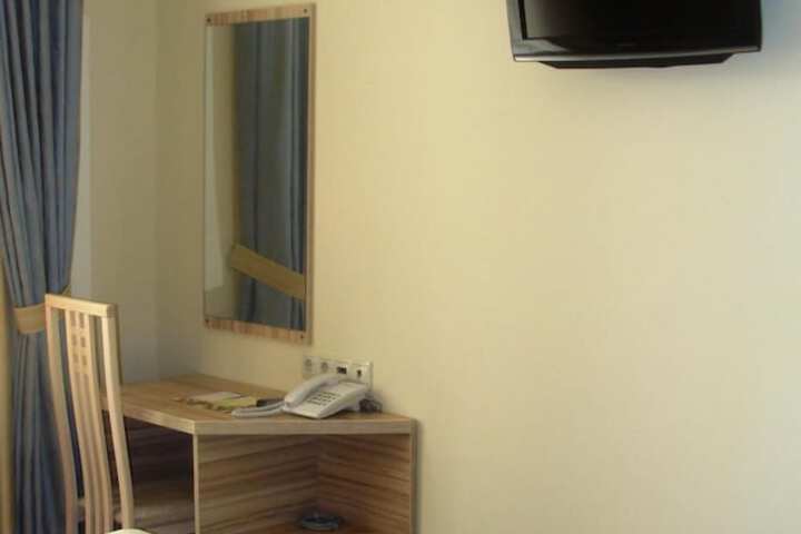Room 13 of 26