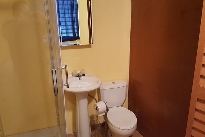 Room 5 of 12
