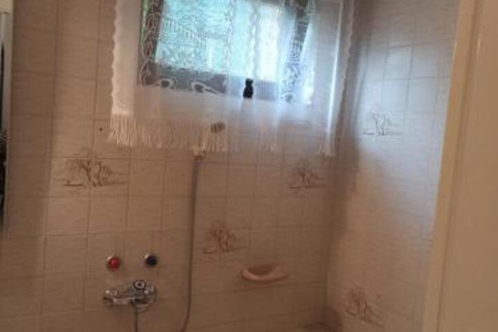Room 16 of 24
