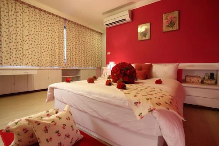 Room 5 of 37