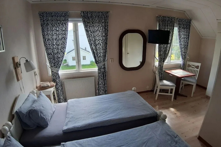 Room 4 of 24