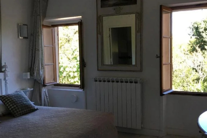 Room 6 of 13