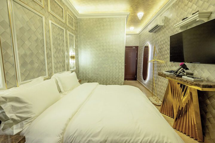 Room 25 of 285