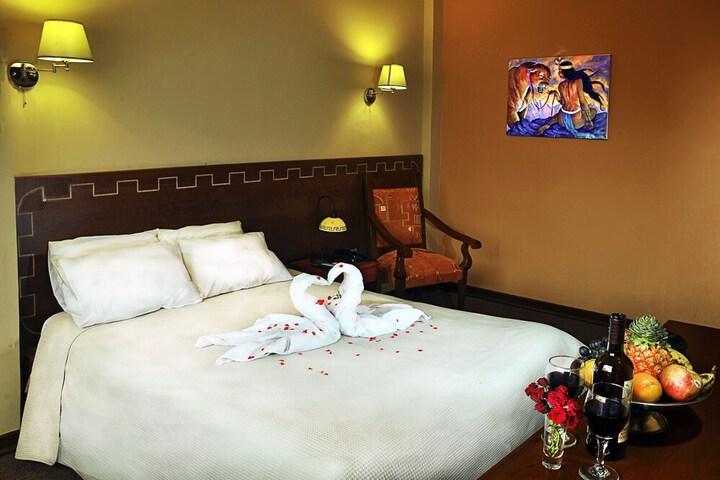 Room 4 of 37