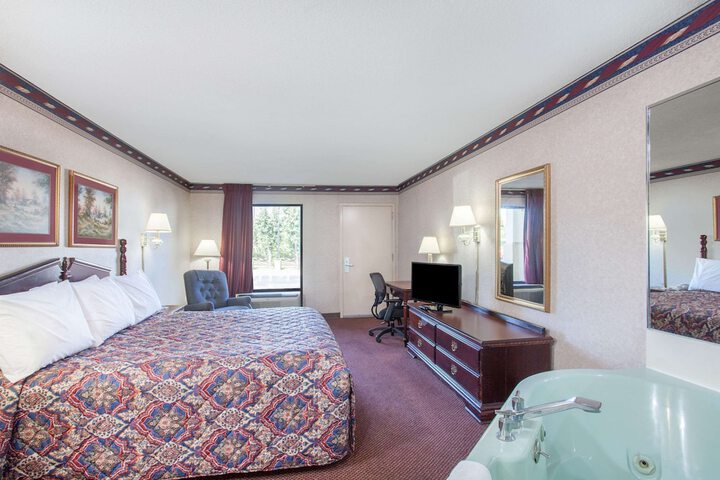 1 King Bed (8 of 14)