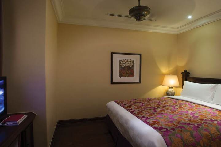 Room 5 of 66