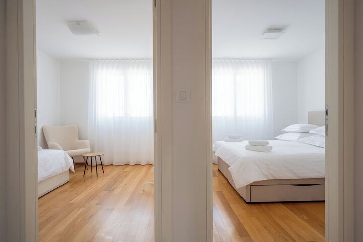 Room 21 of 93