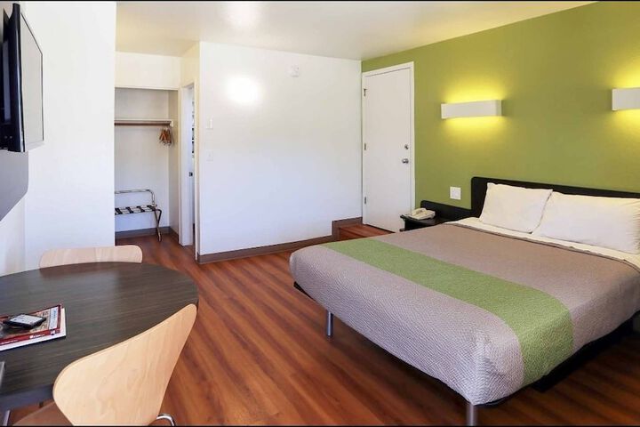Room 5 of 39