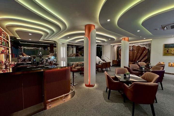 Lounge 85 of 106