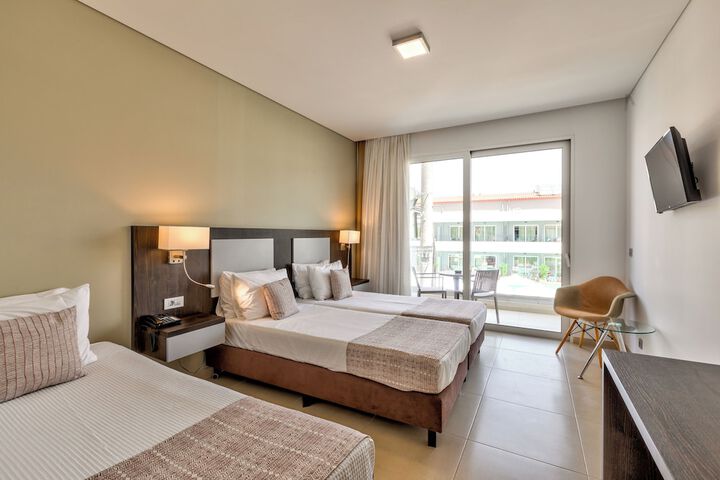 Room 18 of 115