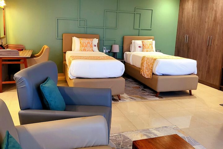 Room 4 of 24
