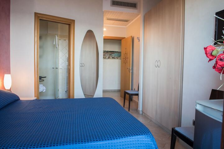Room 11 of 40