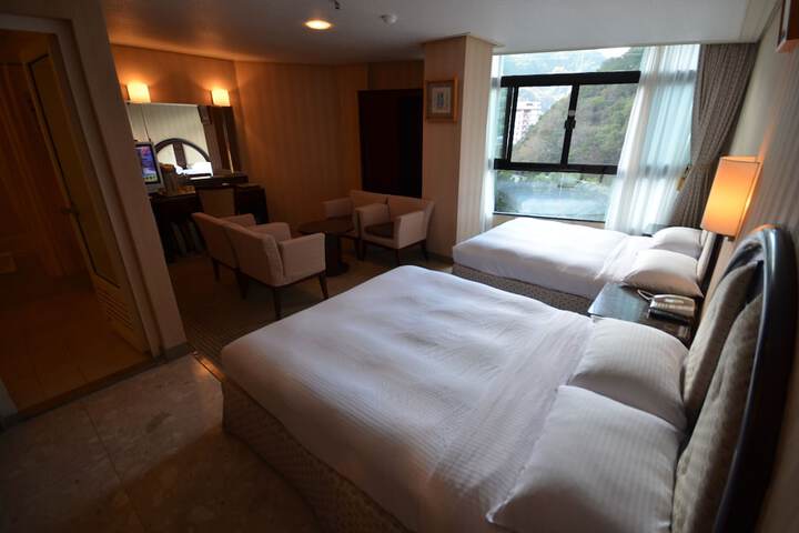 Room 17 of 42