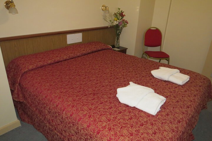 Room 4 of 24