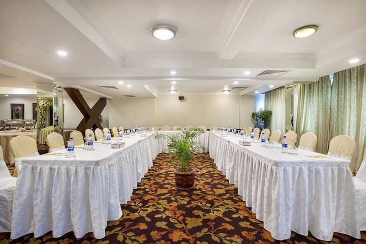 Ballroom/Hall 249 of 258