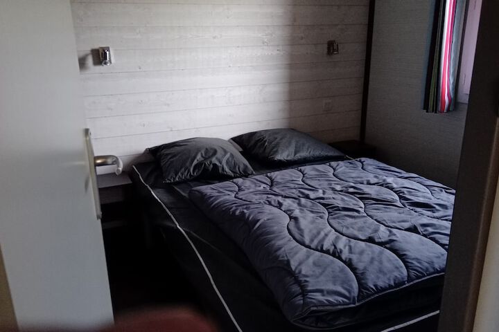 Room 13 of 42