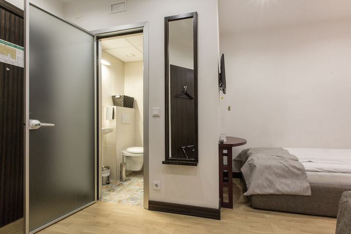 Room 17 of 41