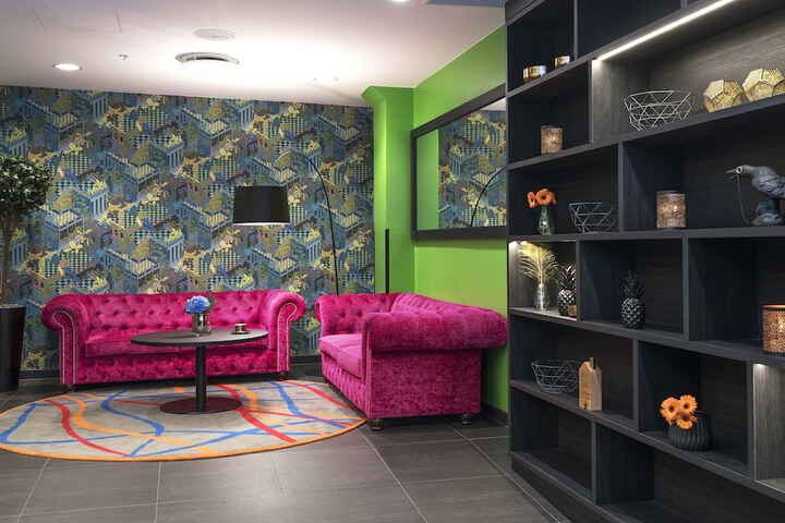 Entrance & Lobby