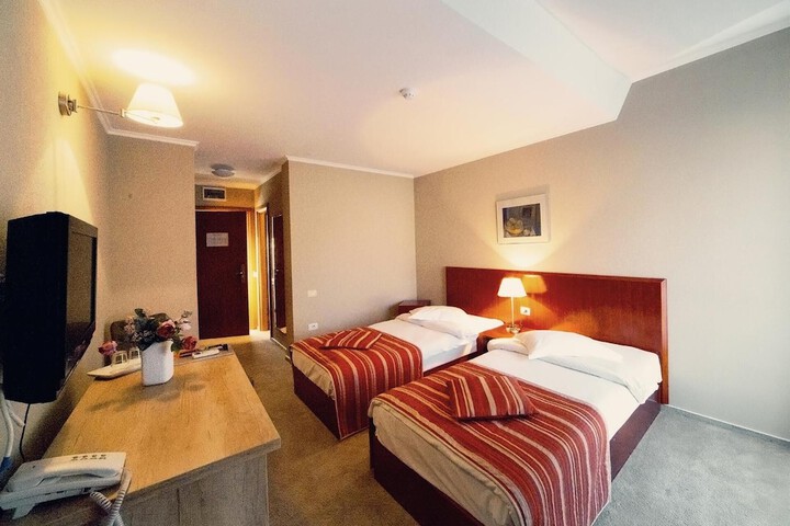 Room 15 of 68