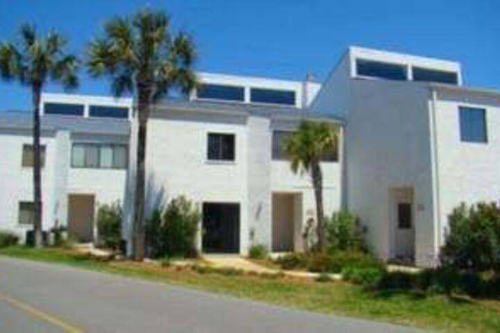 Shoreline Townhome by Holiday Isle