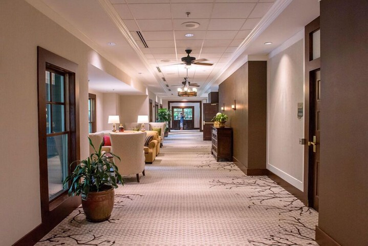 Ballroom/Hall 83 of 117