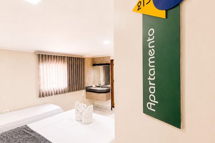 Room 13 of 33