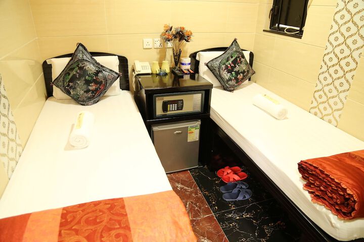 Room 7 of 32