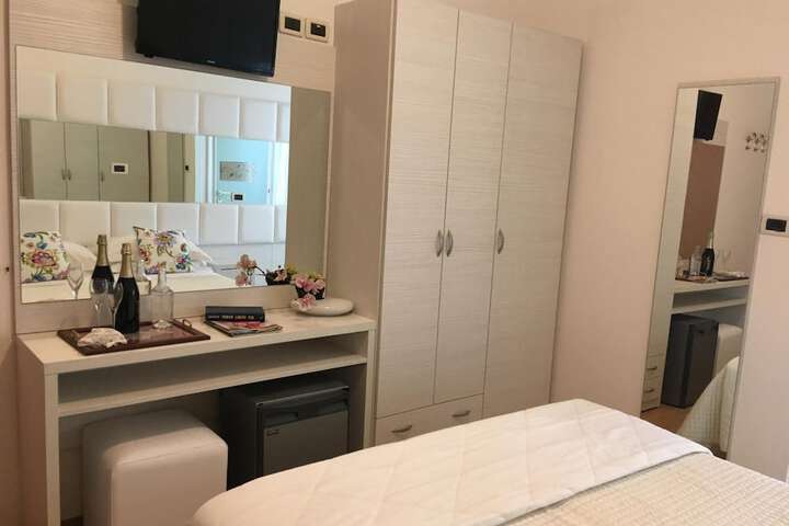 Room 25 of 62