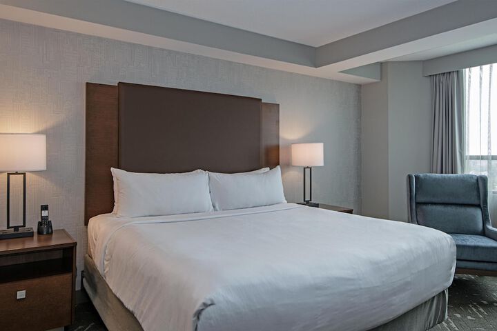 Room 21 of 102