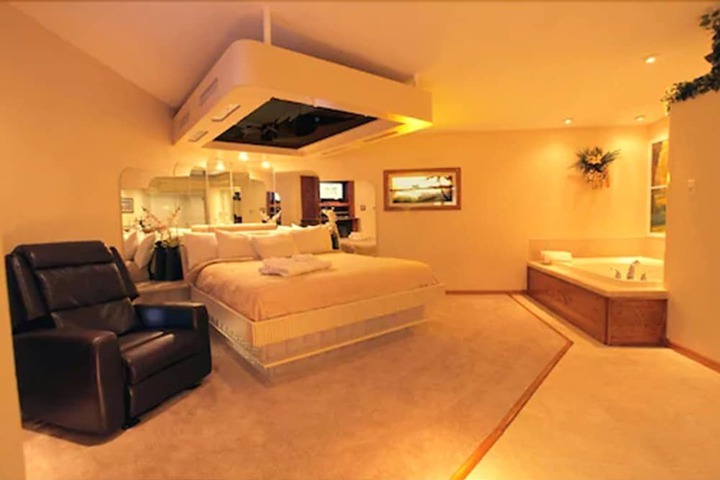 Room 4 of 42