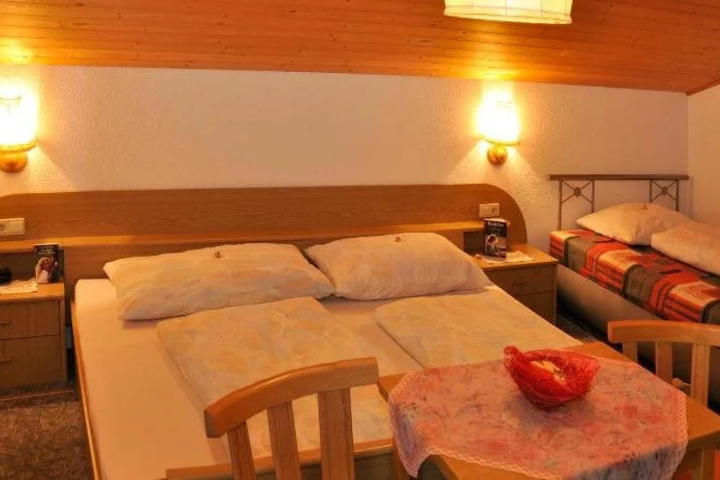 Room 3 of 20