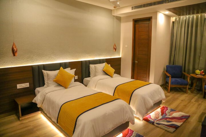 Room 14 of 28