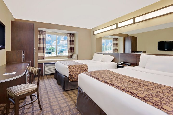 1 Queen Bed Accessible Room (4 of 26)
