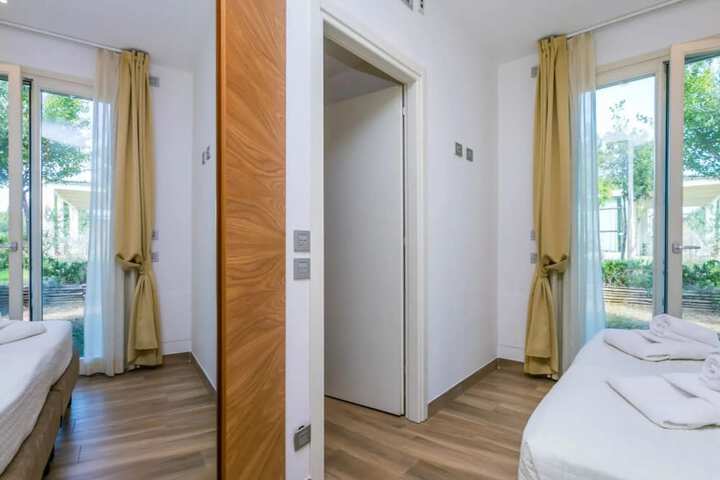 Room 4 of 66