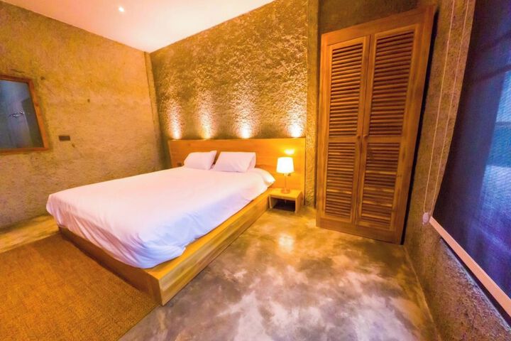 Room 4 of 69