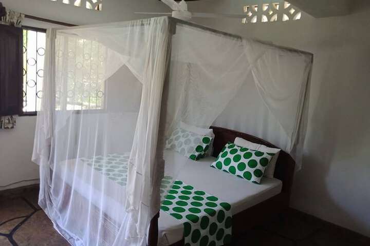 Room 10 of 38