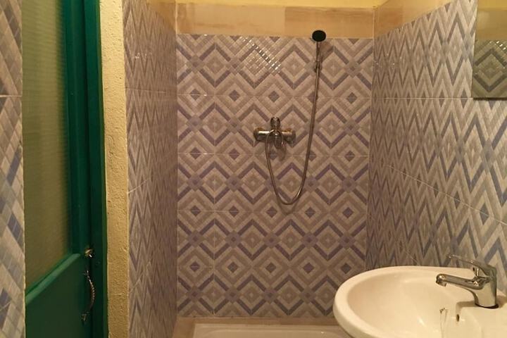 Room 17 of 27