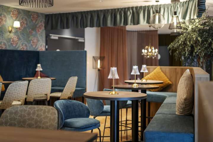 Lounge 64 of 72
