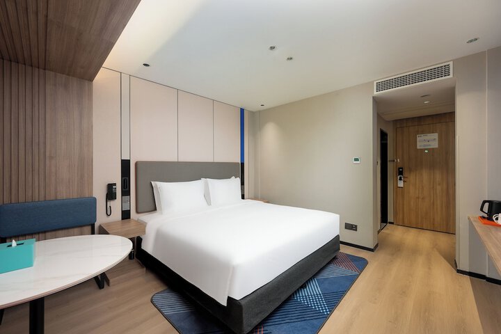 Room 11 of 50