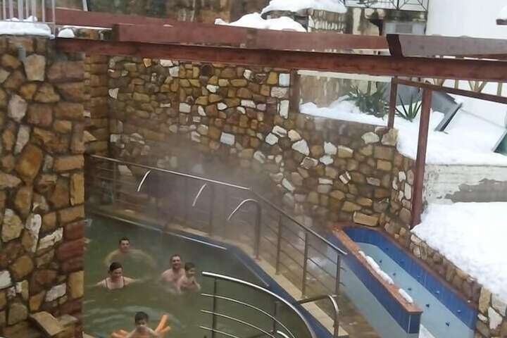 Pool 32 of 60