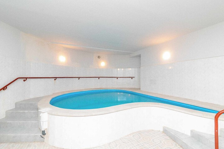Pool 17 of 24