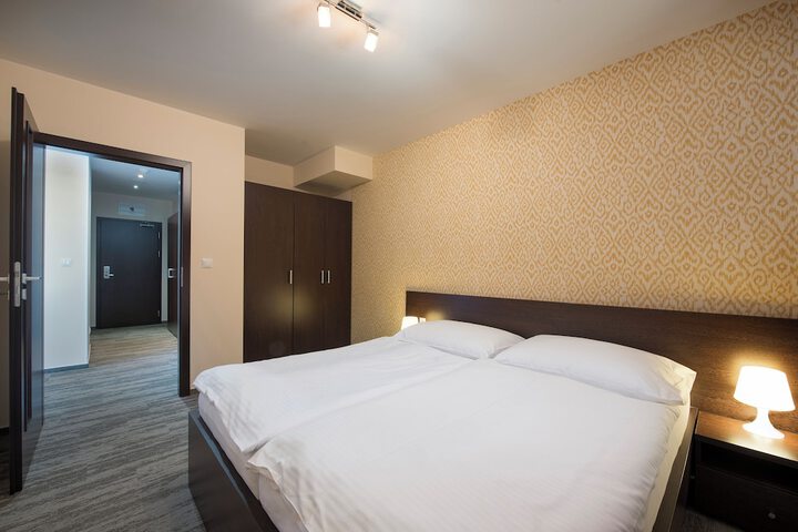 Room 32 of 126