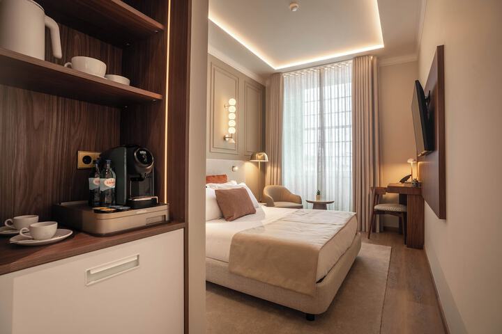 Room 11 of 48