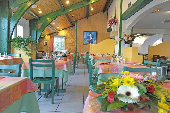 Dining 48 of 65