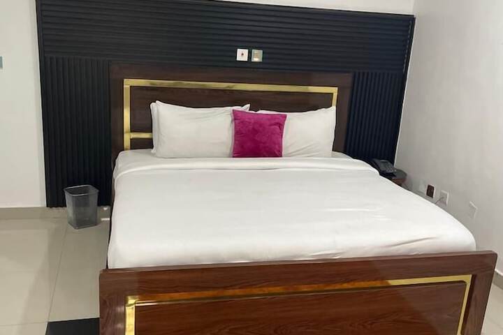 Room 6 of 24