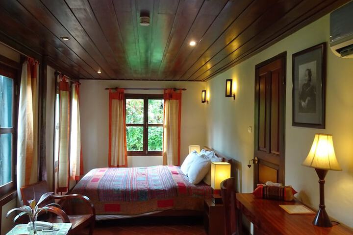 Room 18 of 108