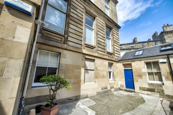 Bright Georgian 1BR Flat in West End