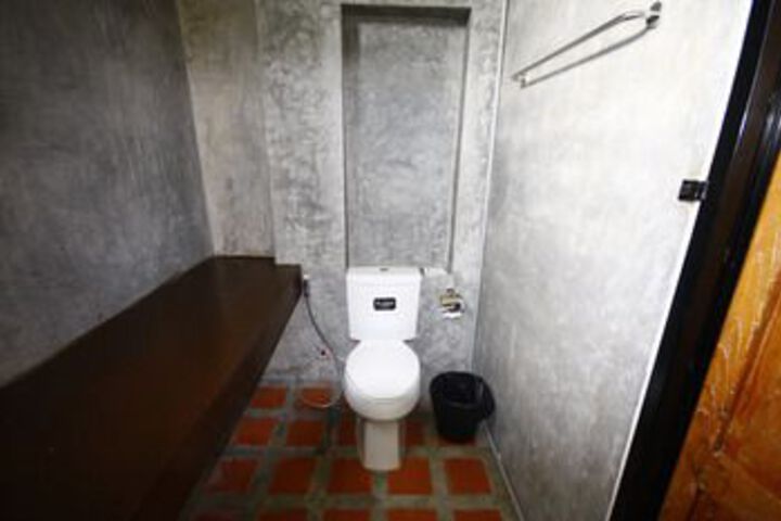 Room 10 of 33