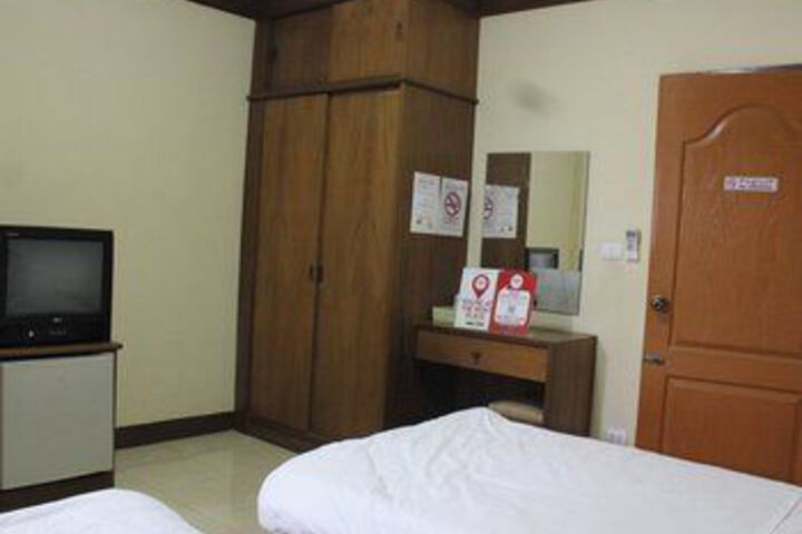 Room 18 of 33